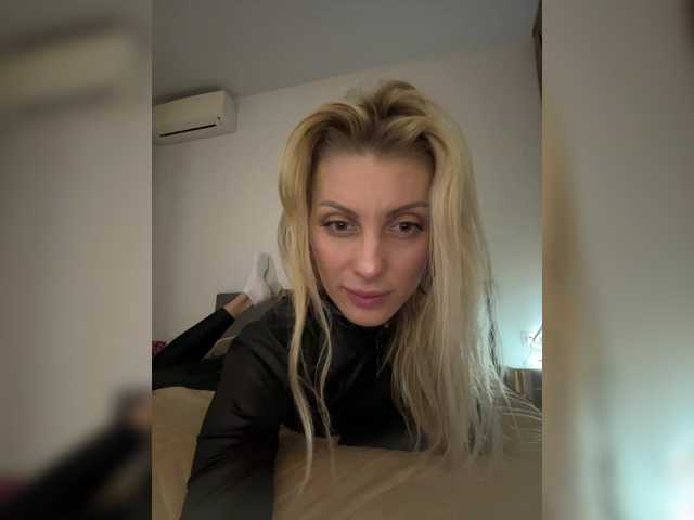 KarinaSimka's BongaCams show and profile