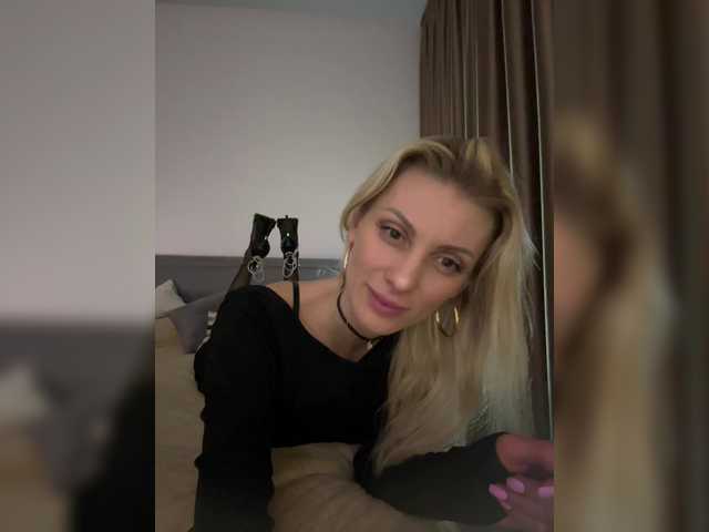 KarinaSimka's BongaCams show and profile