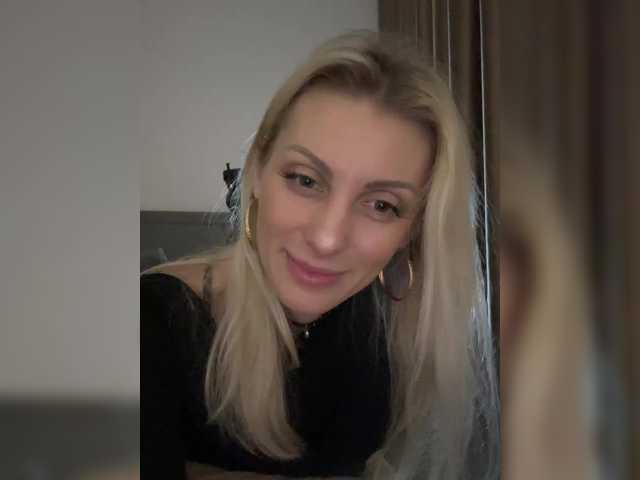 KarinaSimka's BongaCams show and profile