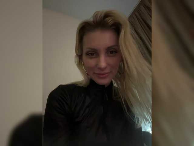 KarinaSimka's BongaCams show and profile