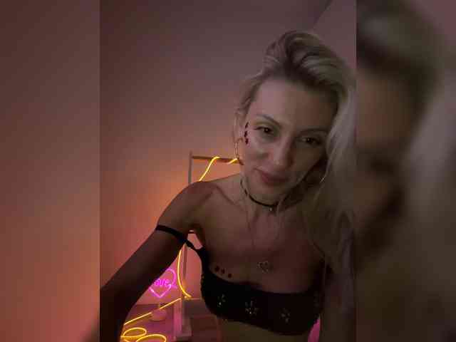 KarinaSimka Live Webcam on BongaCams