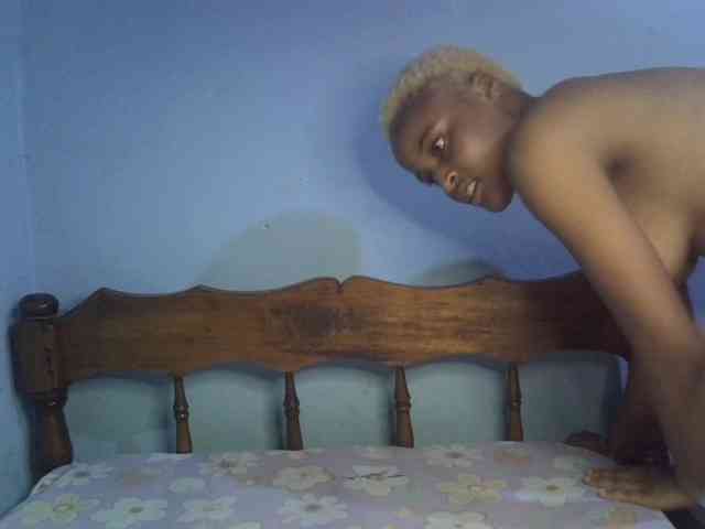 FreakyTrixie webcam