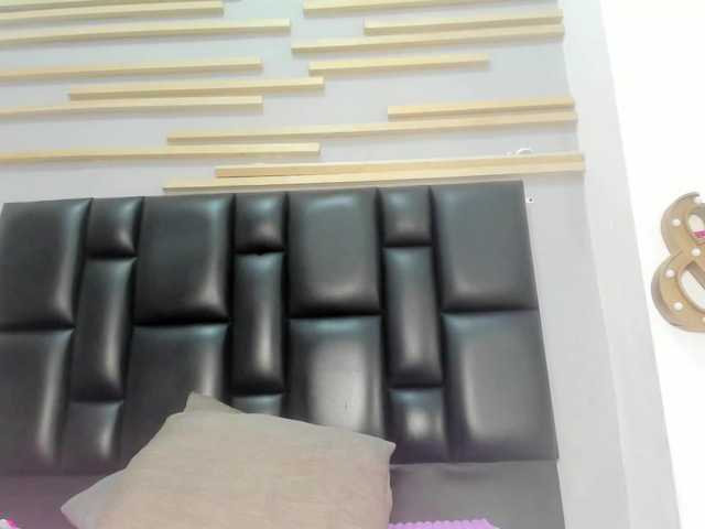 Criistal-castro live cam on BongaCams