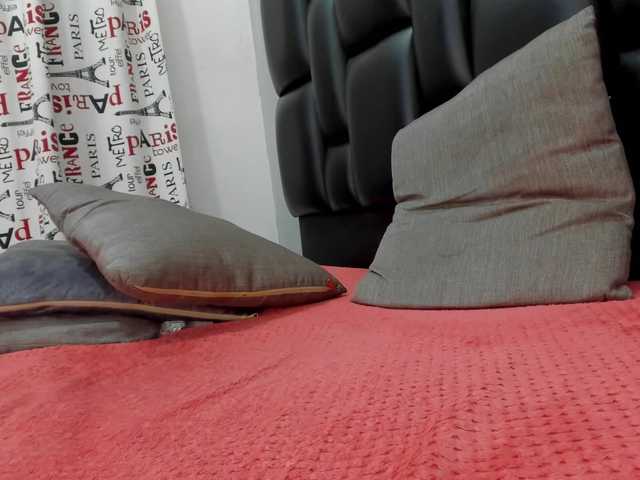 Criistal-castro live cam on BongaCams
