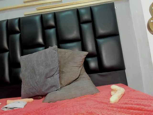 Criistal-castro live cam on BongaCams