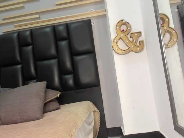 Criistal-castro live cam on BongaCams