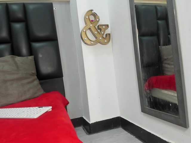 Criistal-castro live cam on BongaCams