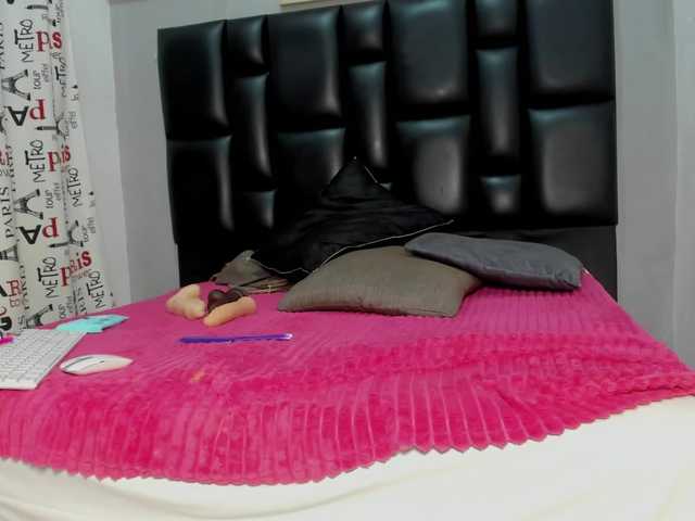 Criistal-castro live cam on BongaCams