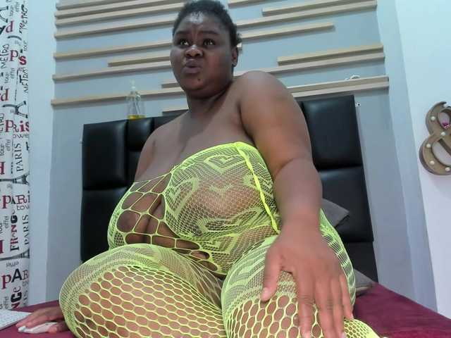 Criistal-castro live cam on BongaCams