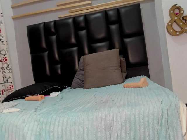 Criistal-castro live cam on BongaCams