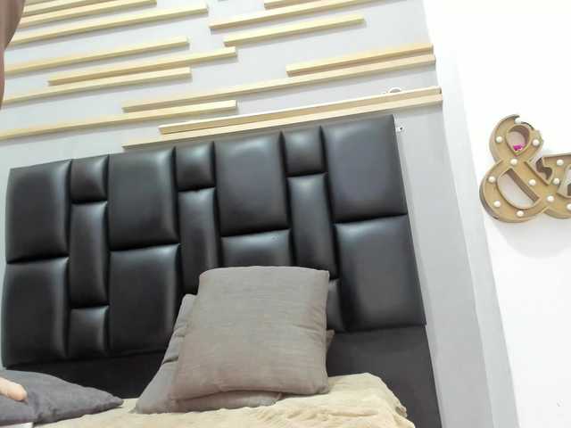 Criistal-castro live cam on BongaCams