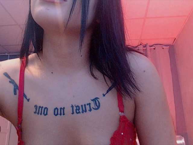 le modèle Madiysony est en webcam porno dans un show sur le site bongacams, il possède les tags suivants: White/Caucasian,Brunette,Trimmed