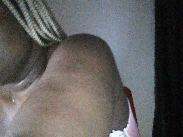 Hotchocolatee191 live webcam show