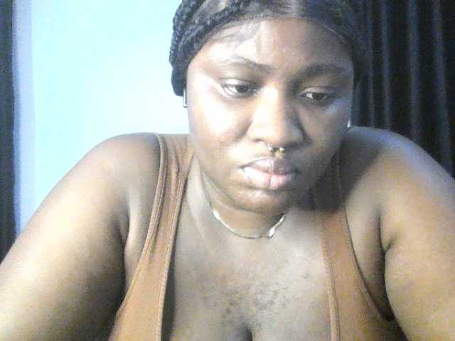 Hotchocolatee191 live cam on BongaCams