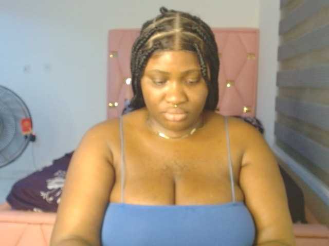 Hotchocolatee191 live cam on BongaCams