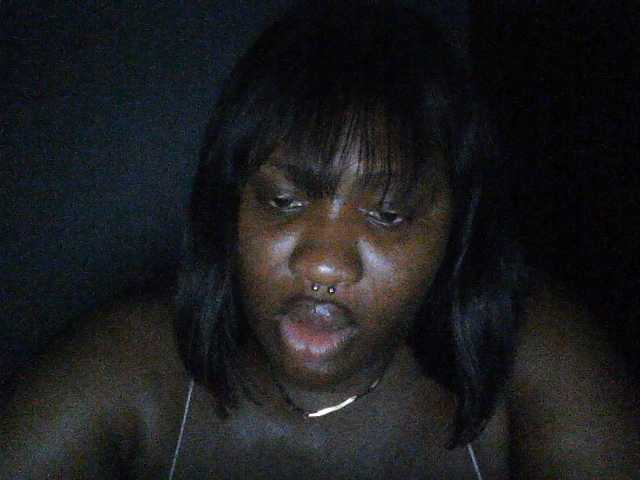 Hotchocolatee191, 21 y/o - Live Cam on BongaCams