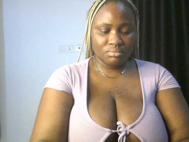 Hotchocolatee191 live webcam show