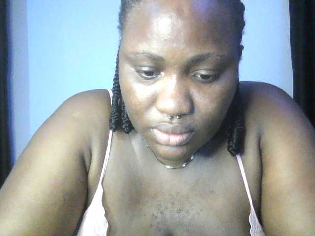 Hotchocolatee191 — live female cam