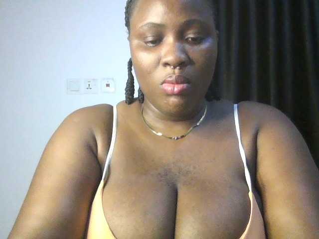 Hotchocolatee191 live cam on BongaCams