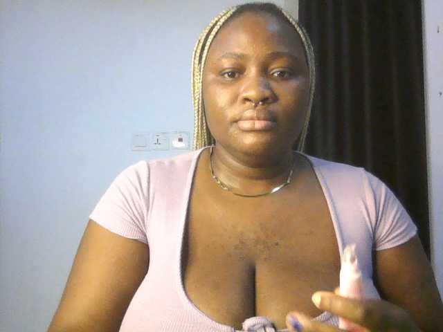 Hotchocolatee191 live cam on BongaCams