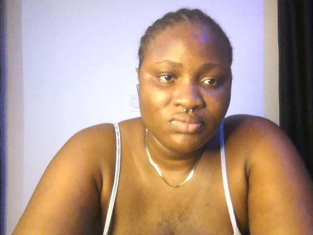 Hotchocolatee191 live cam on BongaCams