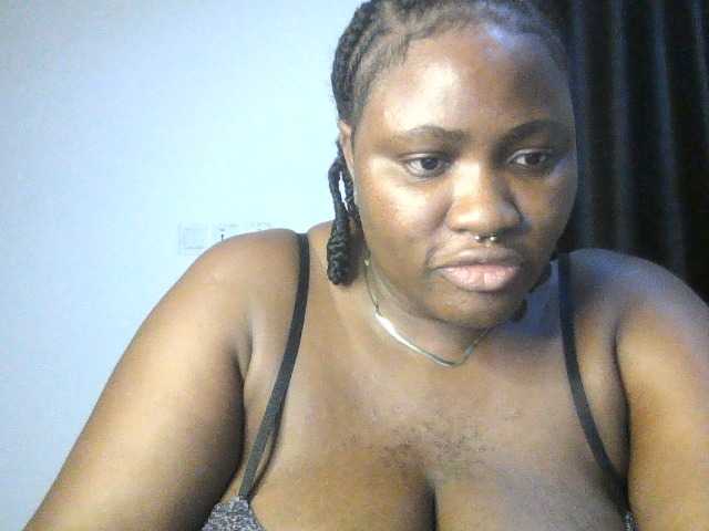 Hotchocolatee191 live cam on BongaCams