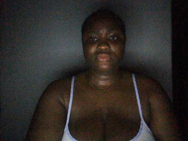 Hotchocolatee191 live cam preview