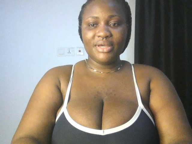 Hotchocolatee191 live cam on BongaCams