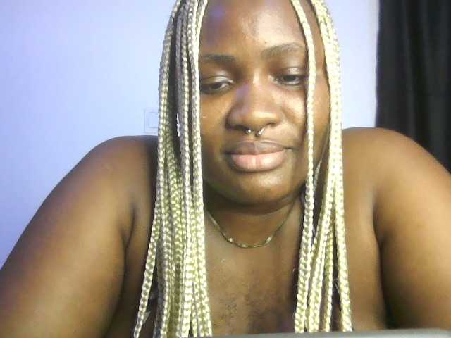 Hotchocolatee191 live cam on BongaCams
