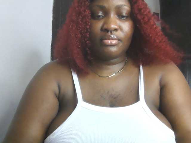 Hotchocolatee191 live cam on BongaCams