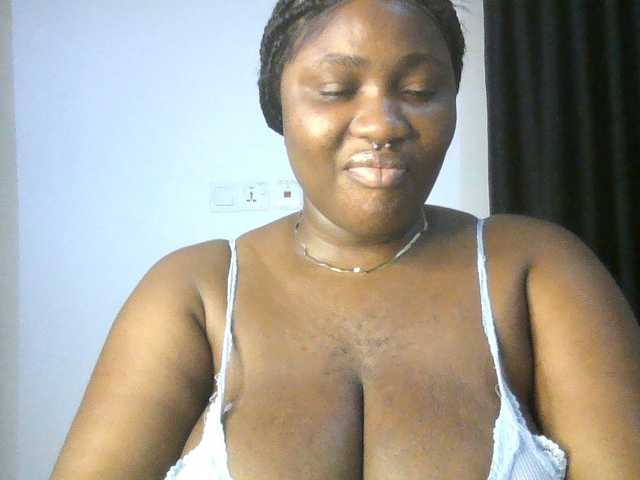 Hotchocolatee191 live webcam show