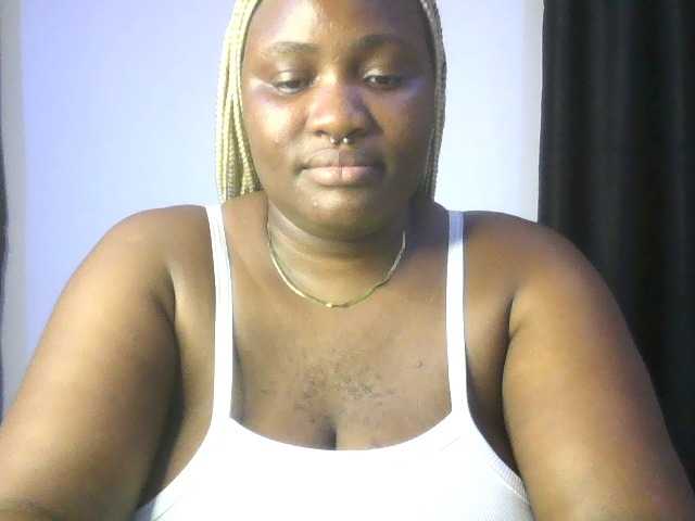 Hotchocolatee191 live cam on BongaCams