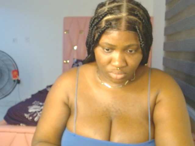 Hotchocolatee191 live cam on BongaCams