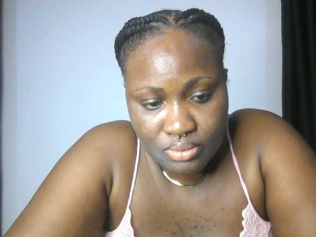 Hotchocolatee191 live cam on BongaCams