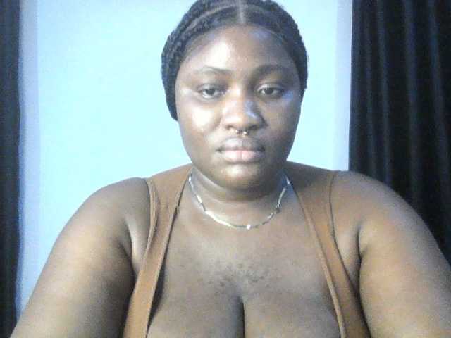 Hotchocolatee191 live cam on BongaCams