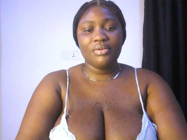 Hotchocolatee191 live webcam show
