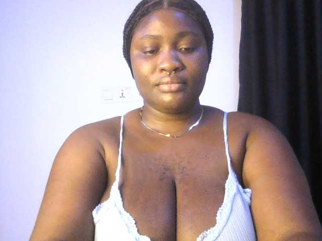 Hotchocolatee191 live cam on BongaCams