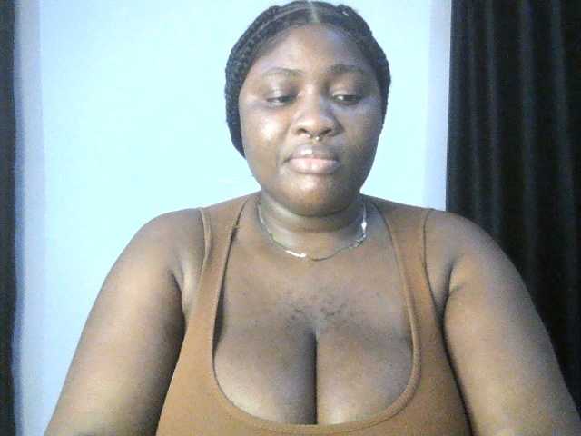 Hotchocolatee191 live cam on BongaCams