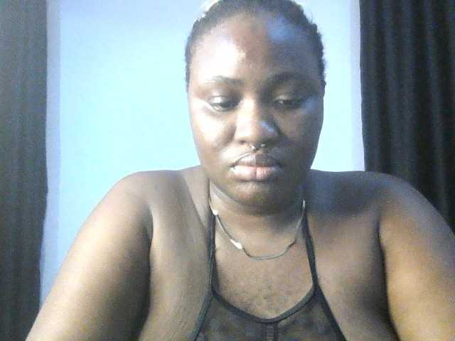 Hotchocolatee191 live cam on BongaCams