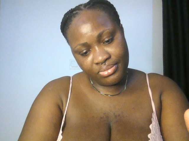 Hotchocolatee191 live cam on BongaCams