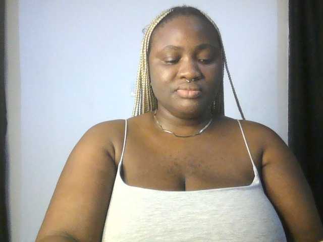 Hotchocolatee191 live cam on BongaCams