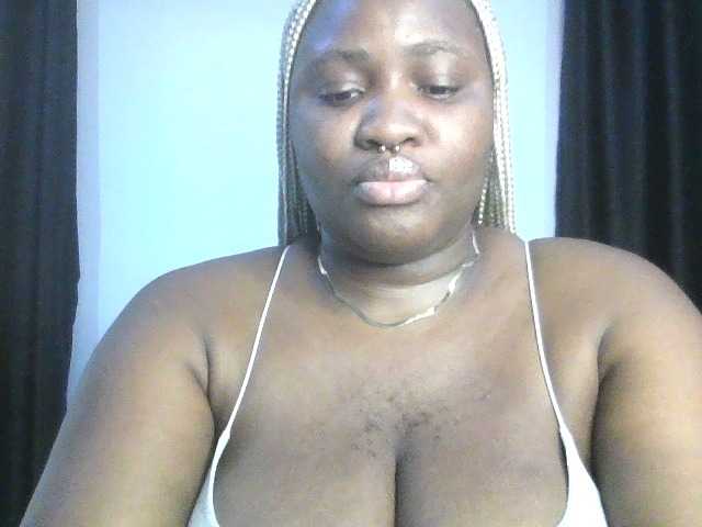 Hotchocolatee191 live cam on BongaCams