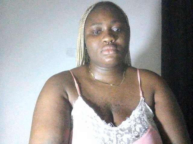 Hotchocolatee191 live webcam show