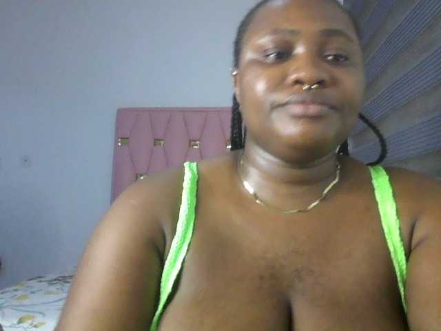 le modèle Hotchocolatee191 est en webcam porno dans un show sur le site bongacams, il possède les tags suivants: Ebony,Brunette,Trimmed