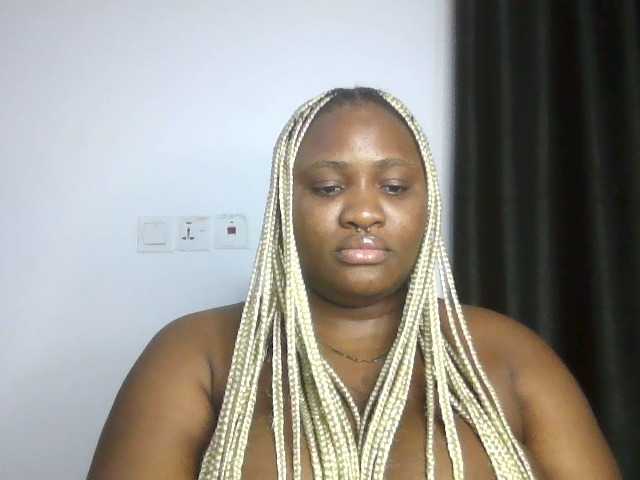 Hotchocolatee191 live cam on BongaCams