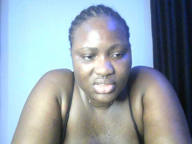 Hotchocolatee191 live cam on BongaCams