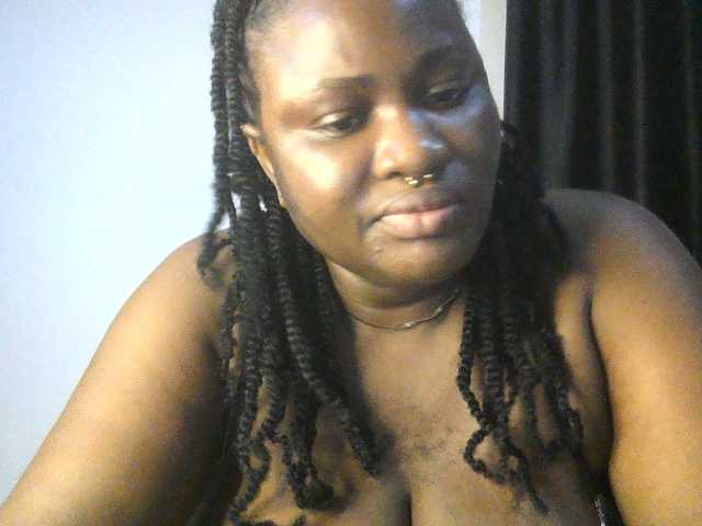 Hotchocolatee191 live cam on BongaCams