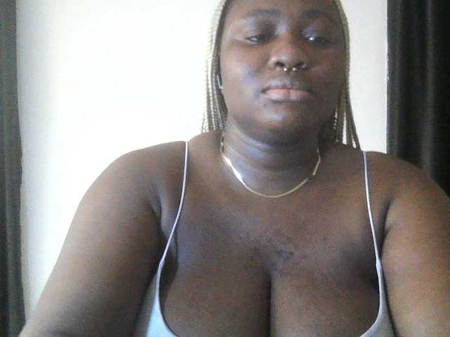 Hotchocolatee191 Cam en direct sur BongaCams