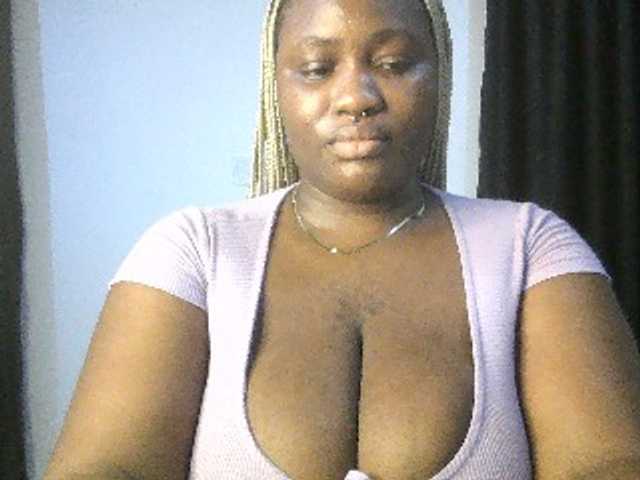 Hotchocolatee191 live webcam show