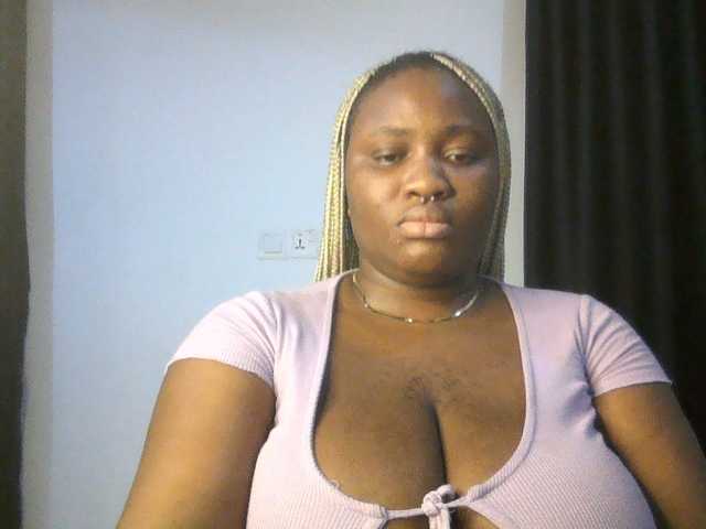 Hotchocolatee191 live webcam show